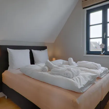 Reetland Am - Premium Reetdachvilla Mit 3 Schlafzimmern, Sauna Und Kamin F27 * Dranske